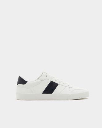 Collections Sneakers with stripe